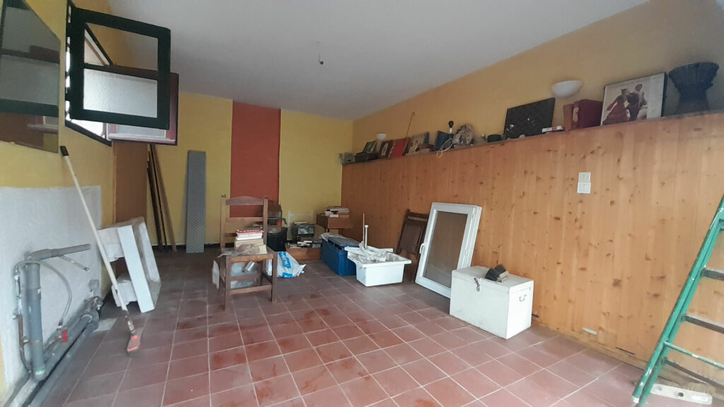 La Seyne sur Mer  « Rond point KENNEDY « GARAGE 20M2