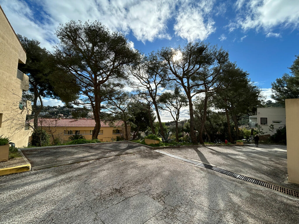 A LOUER – SAINT MANDRIER Garage  13 m²